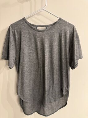 Under Armour Gray Heather high-lo Performance Tee